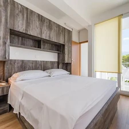 Sea View Duplex - New Construction * 브렐라