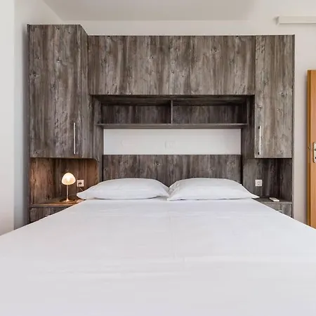 Sea View Duplex - New Construction 아파트 브렐라