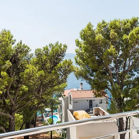 Sea View Duplex - New Construction 브렐라
