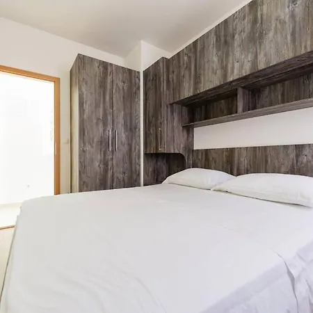 Sea View Duplex - New Construction 아파트 브렐라