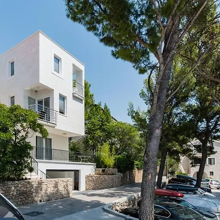 Sea View Duplex - New Construction 브렐라
