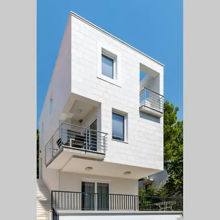 Sea View Duplex - New Construction 아파트 브렐라